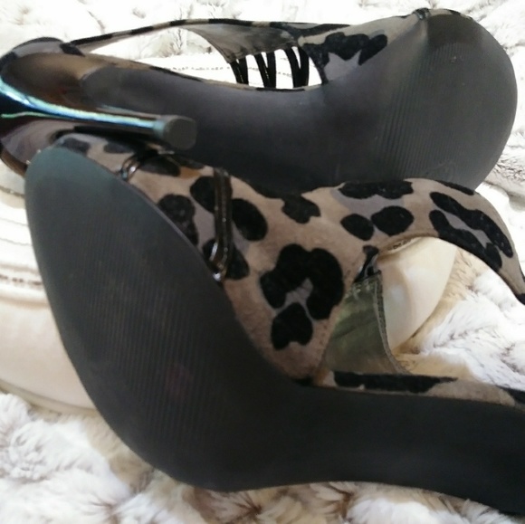 Woman Shoes - Picture 4 of 8